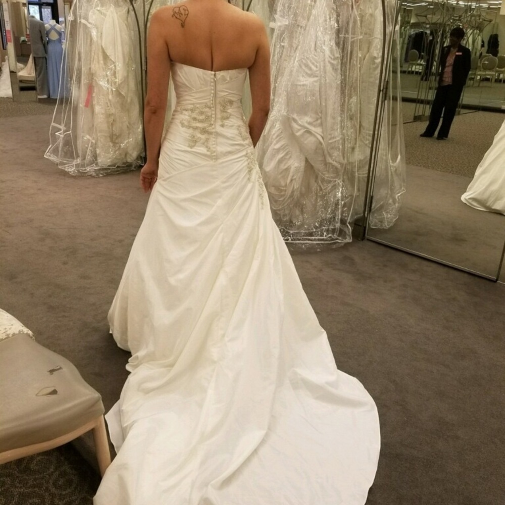 Wedding dress - Picture 4 of 4